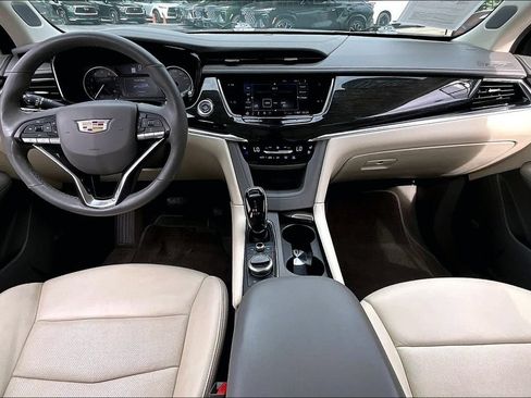 Used 2020 Cadillac XT6 Premium Luxury FWD image 17