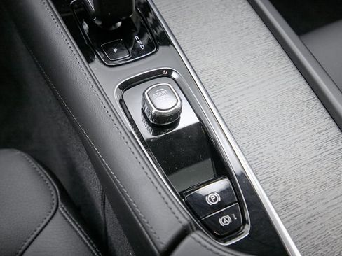 Certified 2025 Volvo S90 B6 Plus image 19