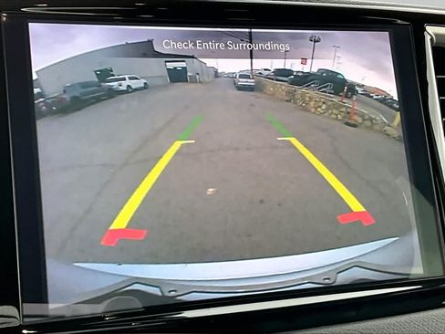 Used 2024 Chrysler Pacifica Touring-L FWD image 26