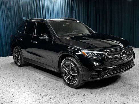 Certified 2025 Mercedes-Benz GLC 300 image 3