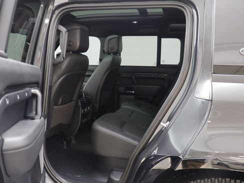 Used 2023 Land Rover Defender 110 V8 image 14