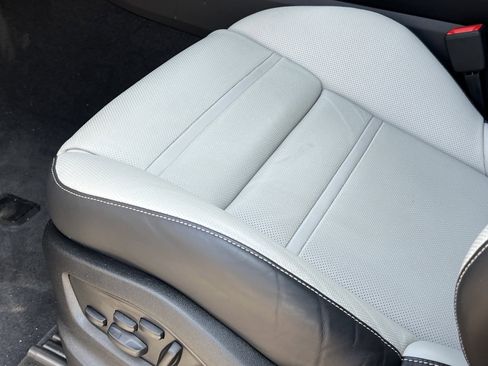 Certified 2025 Porsche Cayenne S image 30