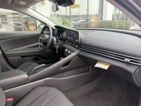 New 2026 Hyundai Elantra SE FWD image 18