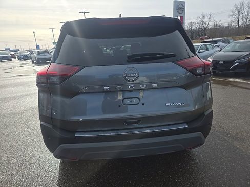 Used 2023 Nissan Rogue SV w/ SV Premium B Package image 6