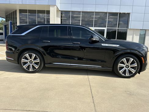 Certified 2025 Cadillac Escalade IQ Luxury 2 w/ LPO, Premium Carpet Package AWD/4WD image 4