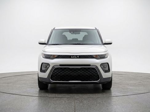 Used 2025 Kia Soul LX w/ LX Technology Package image 2