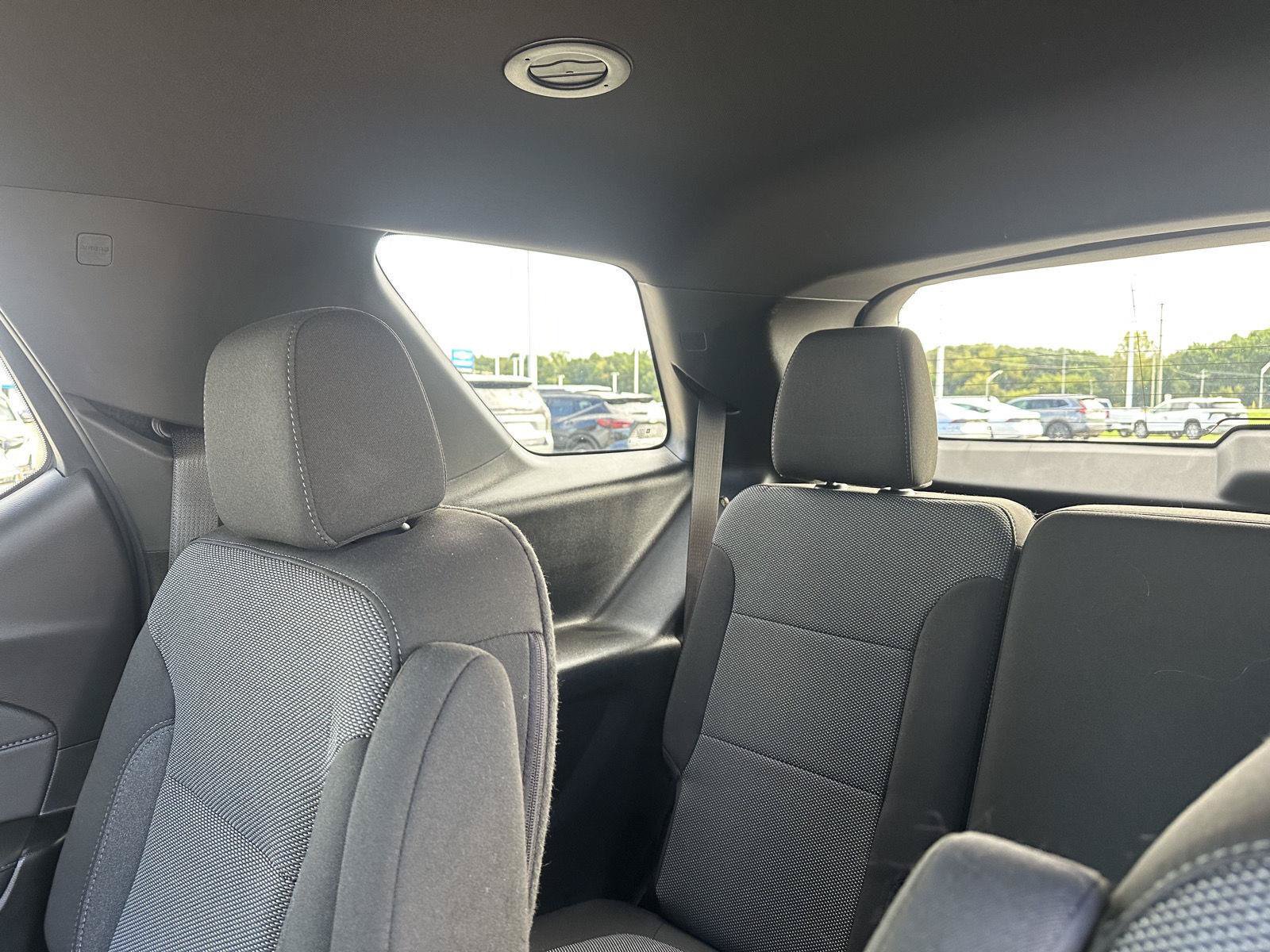 Used 2023 Chevrolet Traverse LT FWD image 20