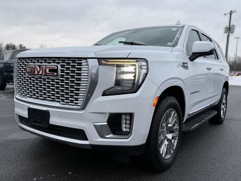 Used 2021 GMC Yukon Denali w/ Advanced Technology Package image 9