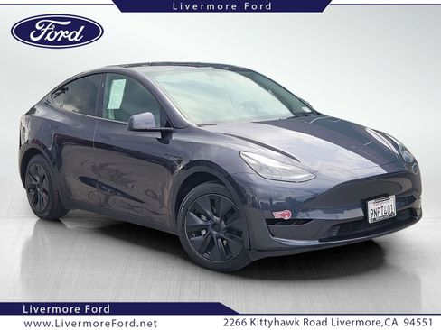 Used 2024 Tesla Model Y Long Range RWD image 1
