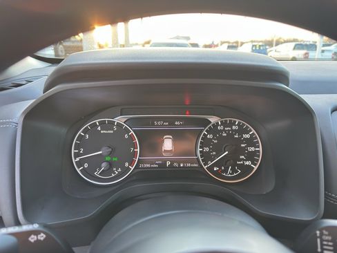 Used 2024 Nissan Rogue S image 17