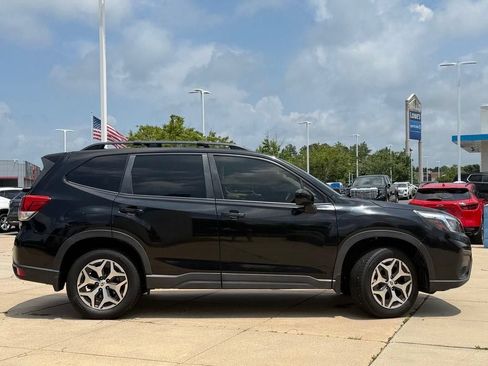 Used 2019 Subaru Forester Premium AWD/4WD image 3