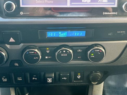 Used 2021 Toyota Tacoma TRD Sport w/ Technology Package image 15