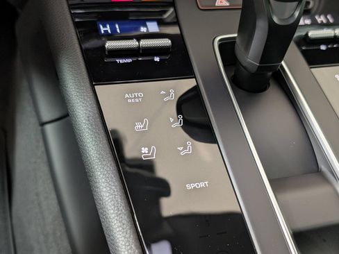Certified 2026 Porsche Macan AWD/4WD image 22