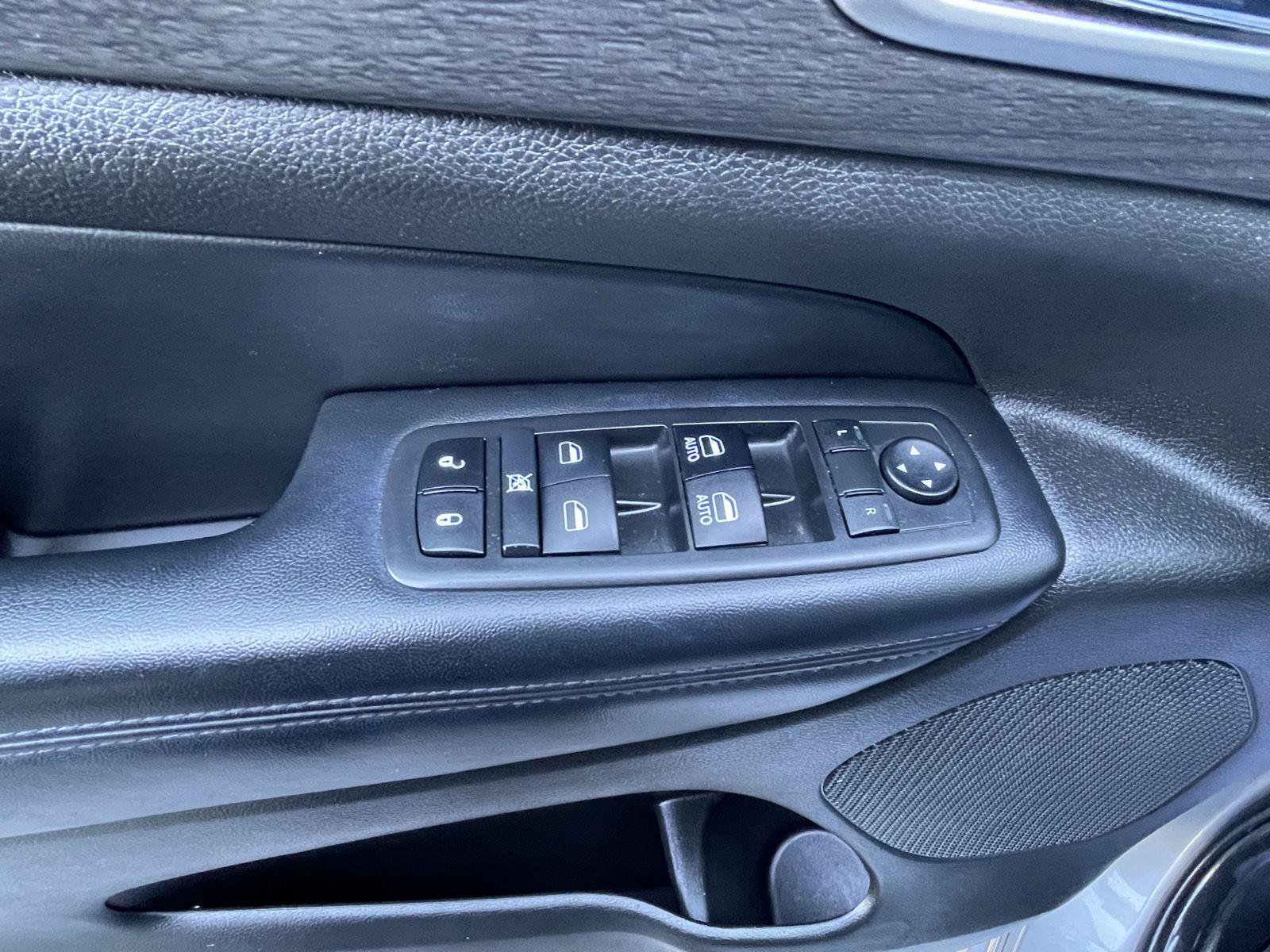 Used 2018 Jeep Grand Cherokee Altitude AWD/4WD image 15