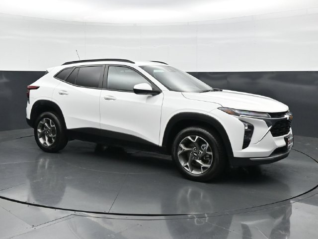 Used 2025 Chevrolet Trax LT FWD image 3