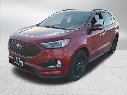 Used 2020 Ford Edge ST-Line w/ Cold Weather Package image 4