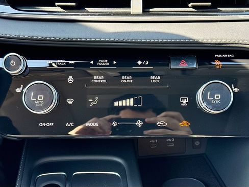 Used 2027 INFINITI QX60 Pure w/ Cargo Package FWD image 17