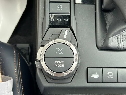 Used 2025 Toyota 4Runner Platinum AWD/4WD image 35