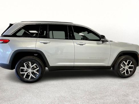 New 2025 Jeep Grand Cherokee Limited image 16