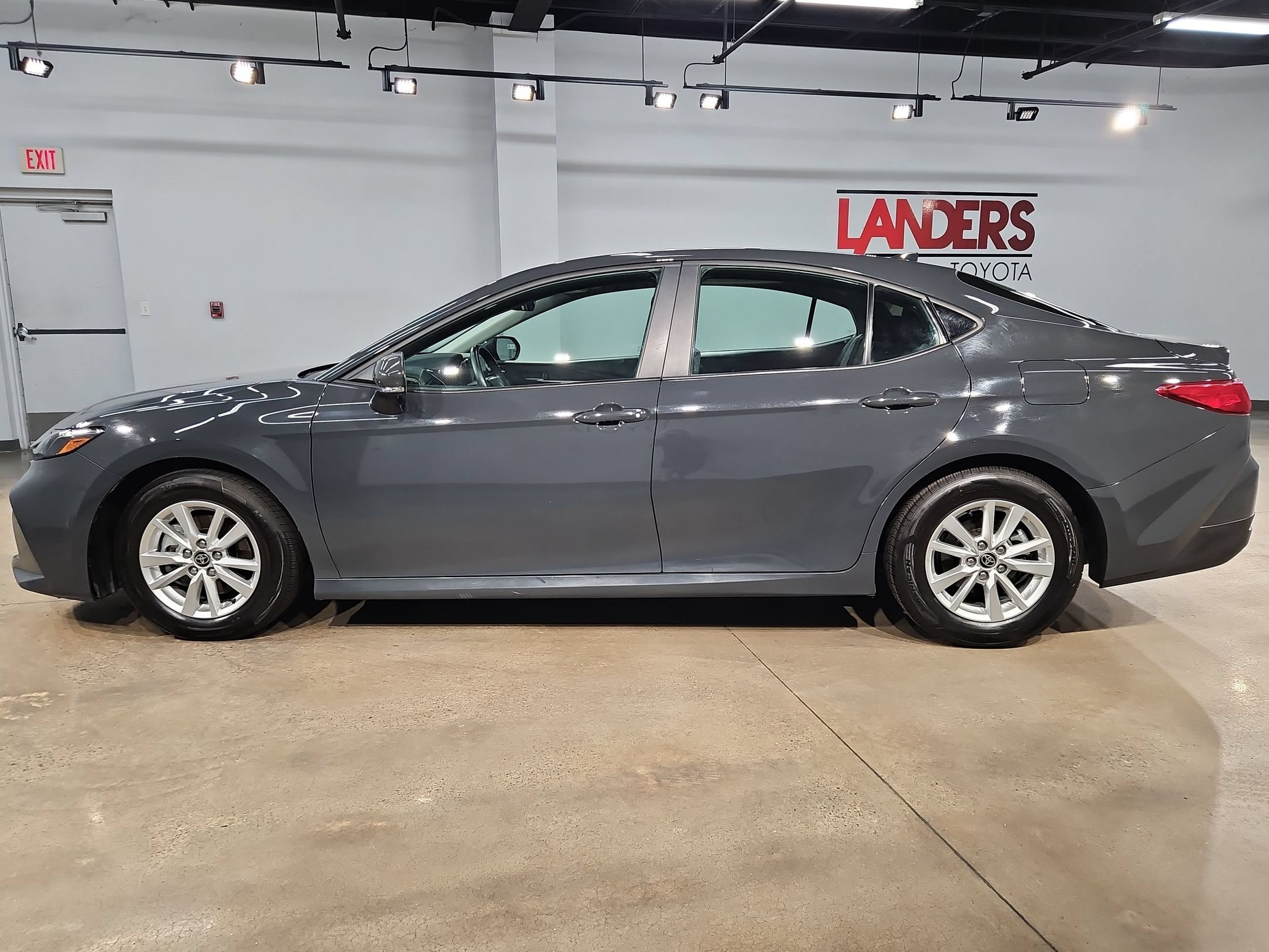 Used 2025 Toyota Camry LE w/ Convenience Package FWD image 4