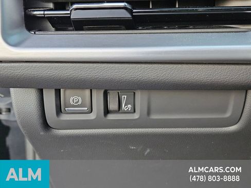 Used 2025 Cadillac XT4 Premium Luxury image 28