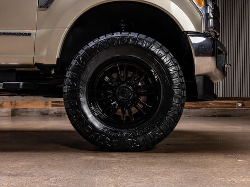 Used 2017 Ford F250 Lariat w/ Chrome Package AWD/4WD image 10