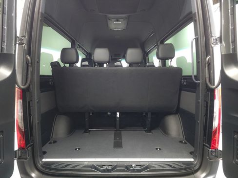 Used 2024 Mercedes-Benz Sprinter 2500 image 31