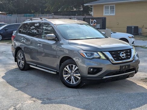 Used 2019 Nissan Pathfinder SL AWD/4WD image 1
