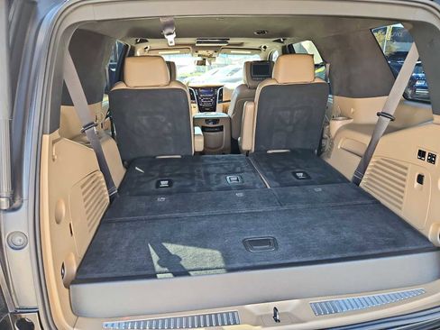 Used 2018 Cadillac Escalade Platinum image 34
