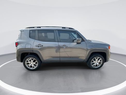 Used 2019 Jeep Renegade Latitude w/ Cold Weather Group AWD/4WD image 9