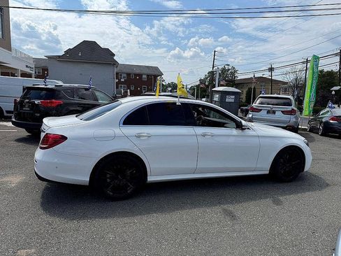 Used 2017 Mercedes-Benz E 300 4MATIC image 7