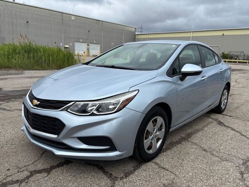 Used 2018 Chevrolet Cruze LS FWD image 6