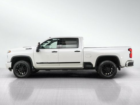 Used 2025 Chevrolet Silverado 2500 High Country w/ High Country Premium Package AWD/4WD image 2