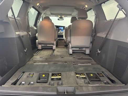 Used 2018 Toyota Sienna XLE AWD/4WD image 39