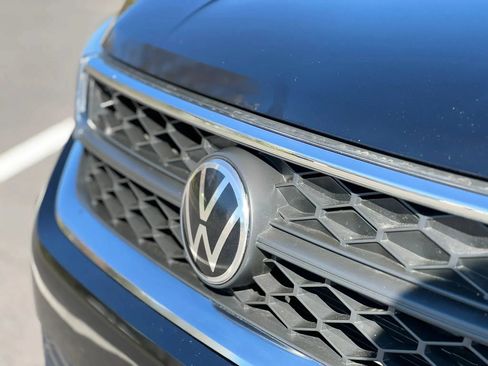 Used 2022 Volkswagen Taos SE FWD image 9