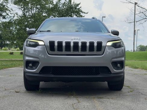 Used 2019 Jeep Cherokee Latitude Plus AWD/4WD image 2