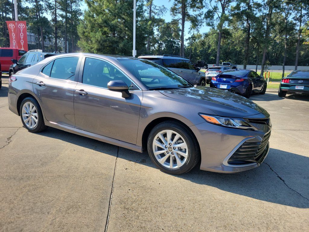 Used 2024 Toyota Camry LE FWD image 10