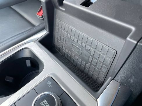 Used 2023 Ford Explorer XLT w/ Equipment Group 202A AWD/4WD image 46