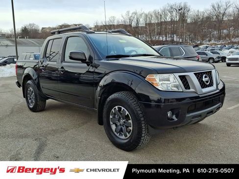 Used 2020 Nissan Frontier PRO-4X image 2