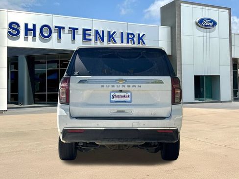 Used 2021 Chevrolet Suburban LT RWD image 5