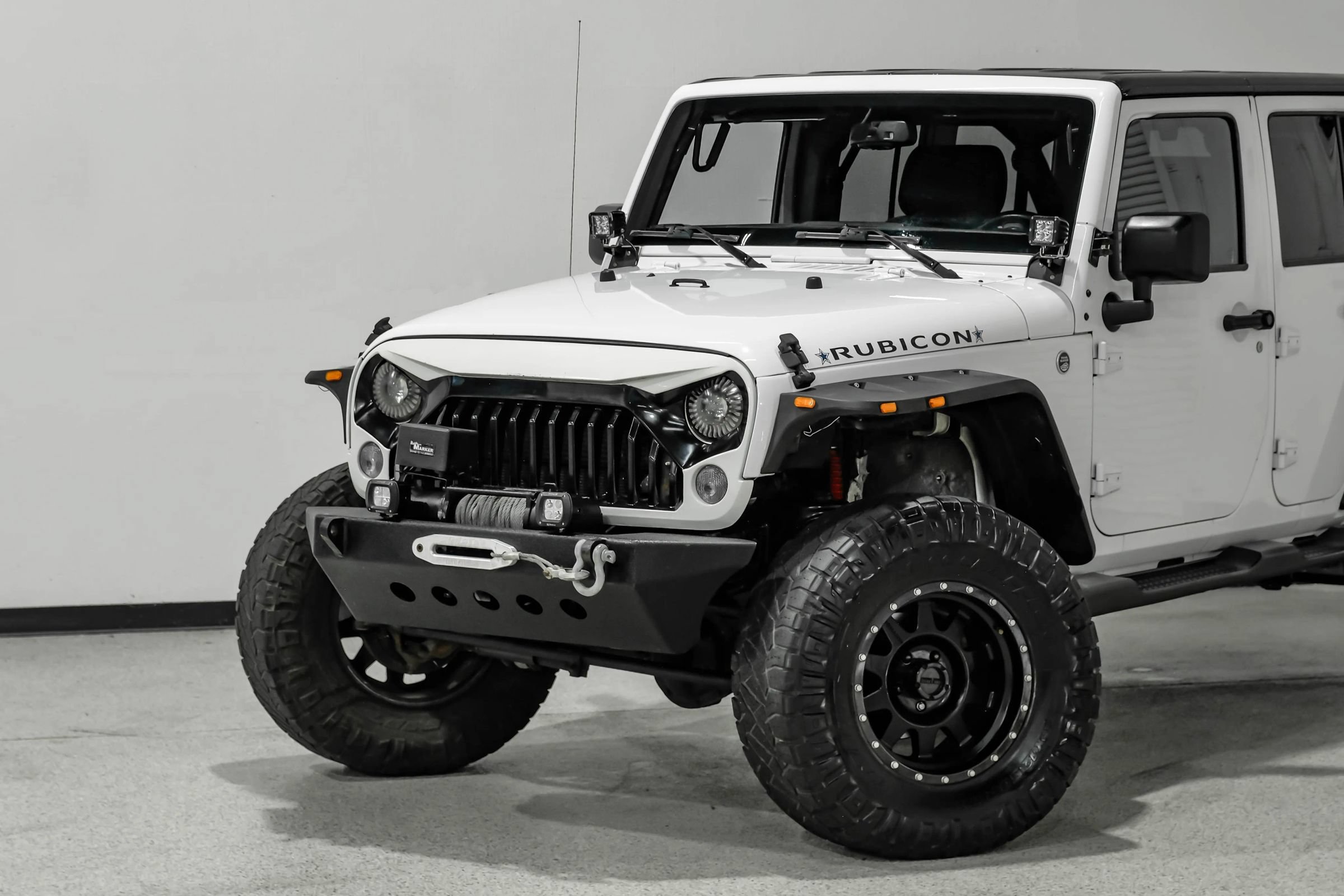 Used 2015 Jeep Wrangler Unlimited Rubicon w/ Connectivity Group AWD/4WD image 12
