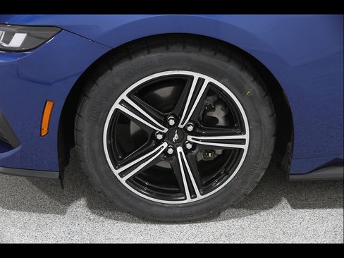Used 2024 Ford Mustang Coupe RWD image 21