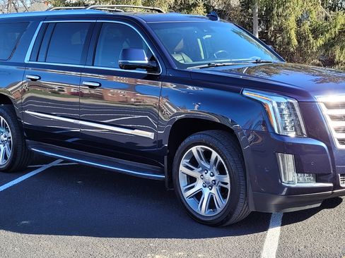 Used 2019 Cadillac Escalade ESV Luxury image 8