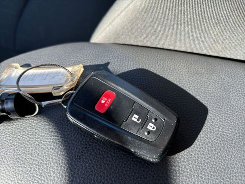 Used 2025 Toyota RAV4 XLE image 22