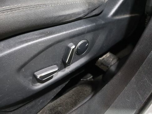 Used 2018 Ford Explorer XLT image 12