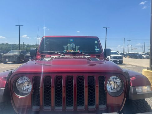 Used 2022 Jeep Gladiator Rubicon w/ Trailer Tow Package AWD/4WD image 8