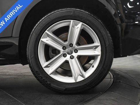 Used 2019 Audi Q8 Premium w/ Convenience Package image 31