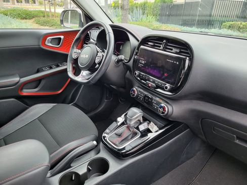 Certified 2023 Kia Soul GT-Line FWD image 8