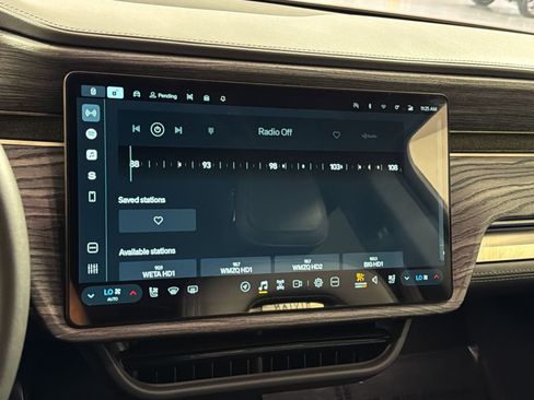 Used 2022 Rivian R1S Launch Edition AWD/4WD image 18