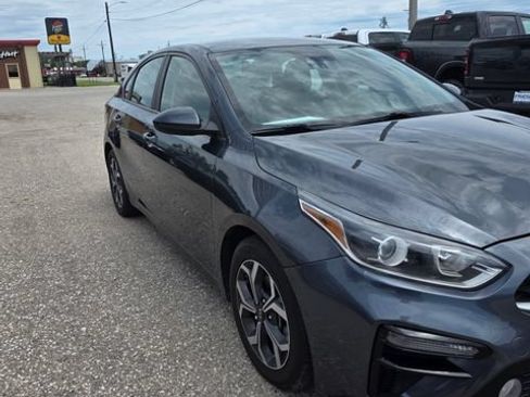 Used 2020 Kia Forte LXS FWD image 4